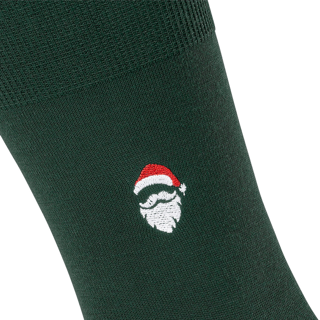 Donkergroene sok met geborduurde kerstman op de enkel