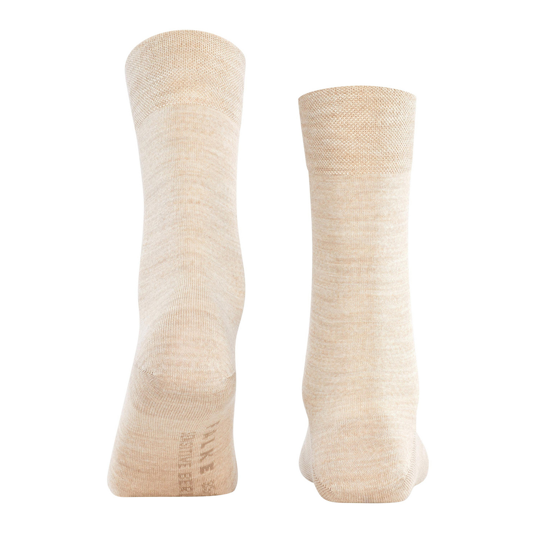 Beige sokken met losse boord en brede rib bij de enkel