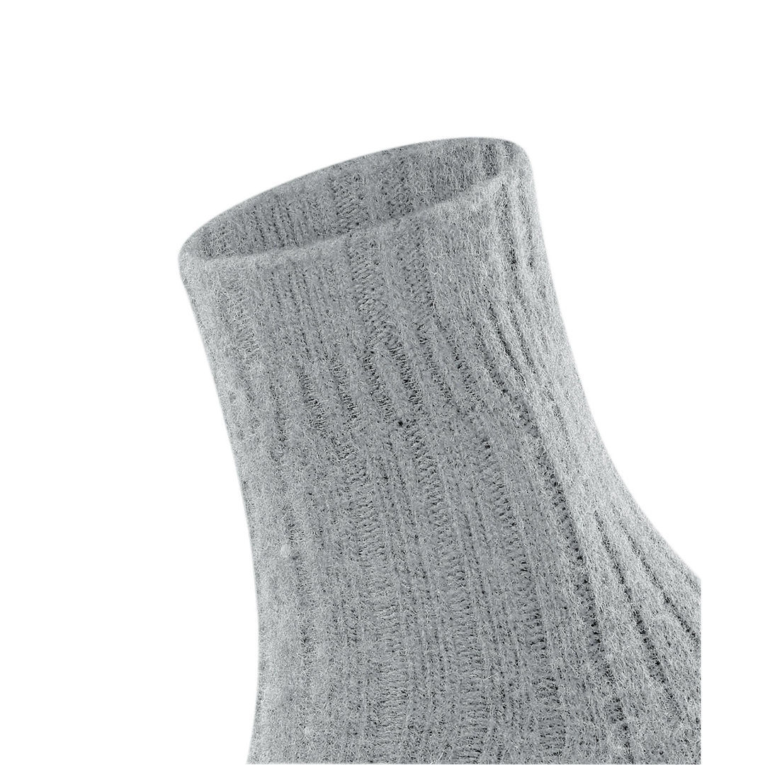 Bedsock voor dames in grijs, merino-cashmere blend, close-up van breiwerk.