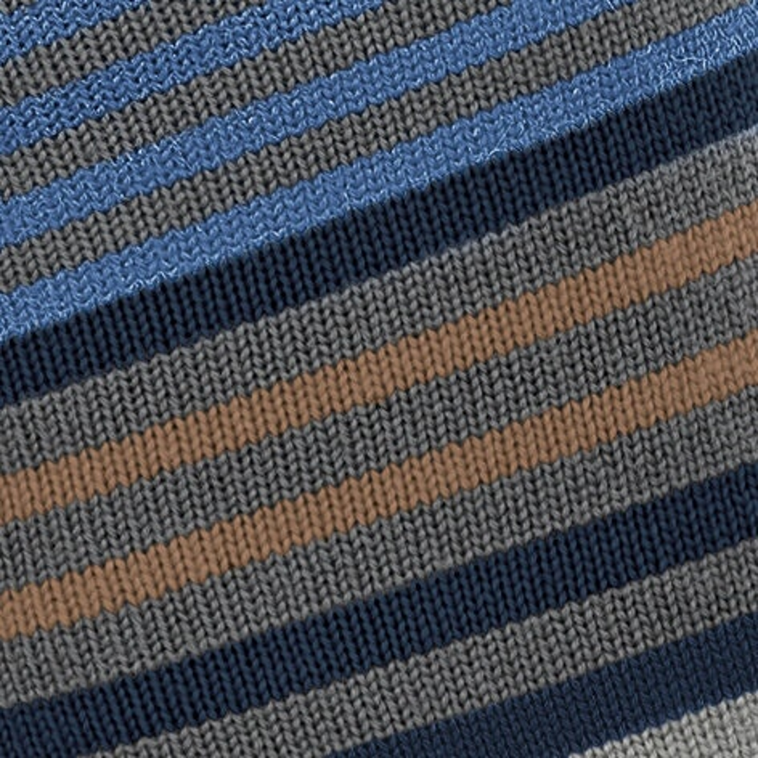 Detail gestreepte herensokken in grijs, blauw en bruin