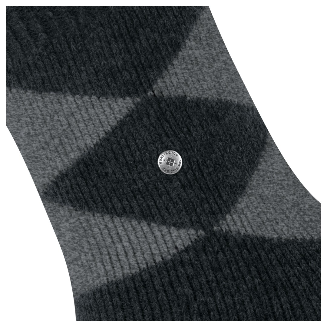 Cosy argyle huissokken dames, zwart met grijs ruitpatroon en klein rond merklabel