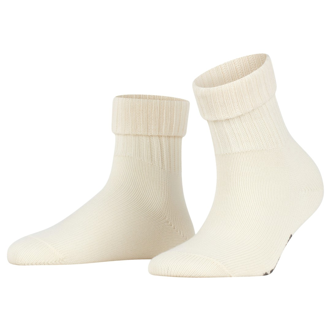 Plymouth damessokken off white met geribde boord en fijn breipatroon op schacht