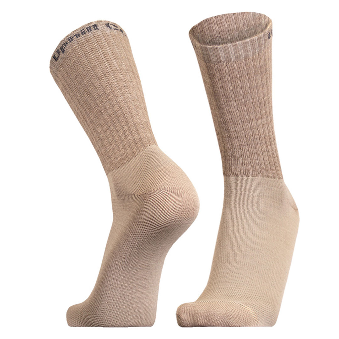 Paar beige thermosokken met ribpatroon en versterkte hiel