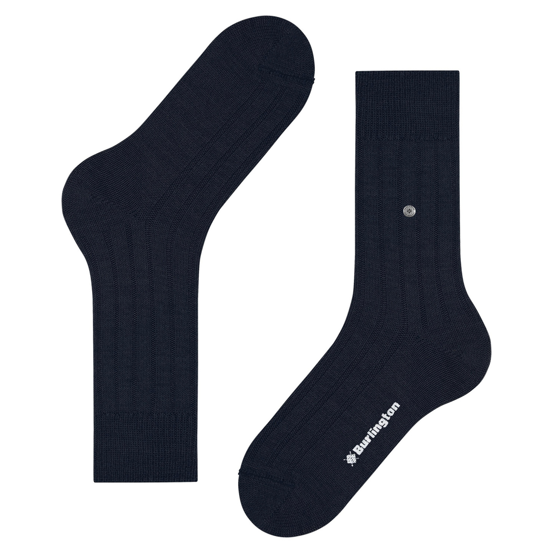 Dover boot sokken met rib in marineblauw, klein metalen logo op kuit.