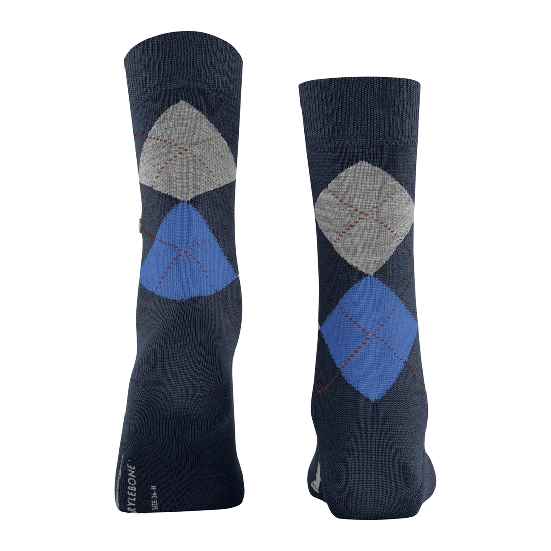 Marylebone argyle damesokken achterzijde donkerblauw met ruitpatroon en merktekst