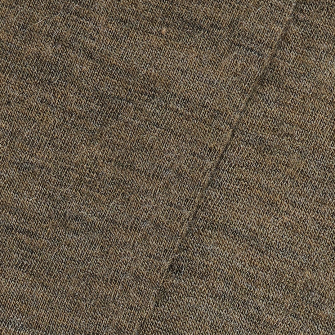 Detailfoto van bruine kniekousen: fijn breiwerk en textuur