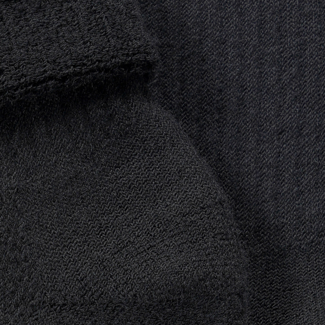 Detail van zwarte sokstof met badstof voeringstructuur, close-up