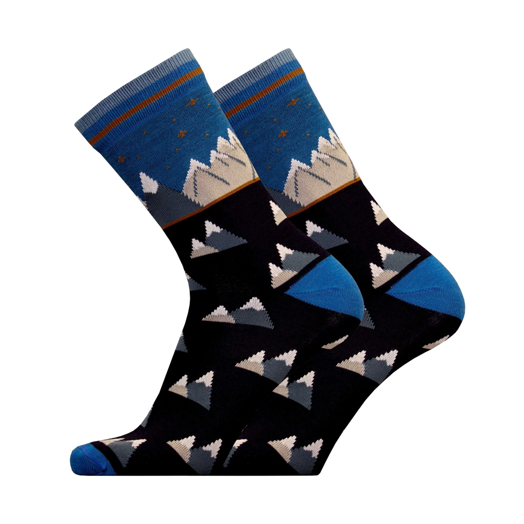 Alledaagse sokken Mountains: marineblauw met bergprint en bruine strepen