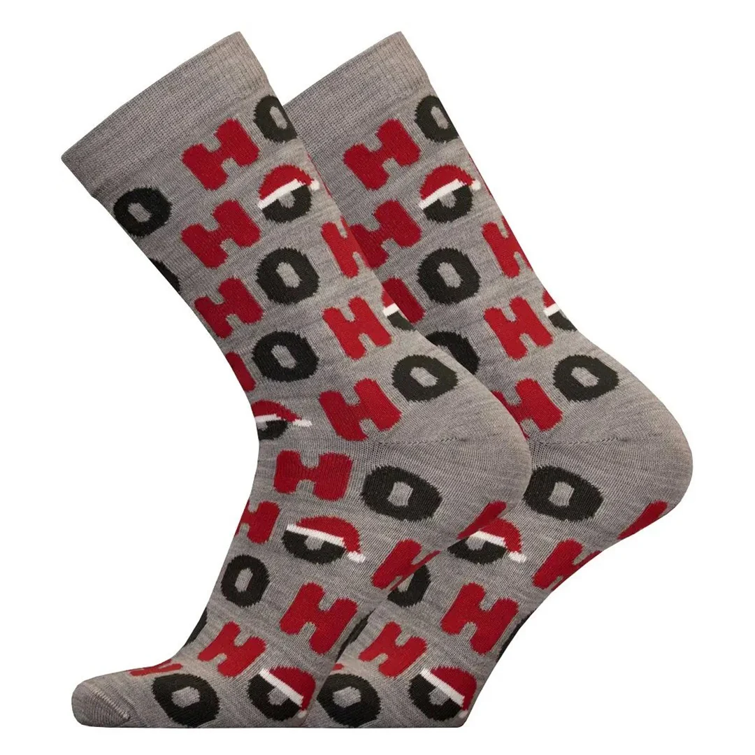 HOHOHO kerstsokken grijs met rood en zwart letterprint