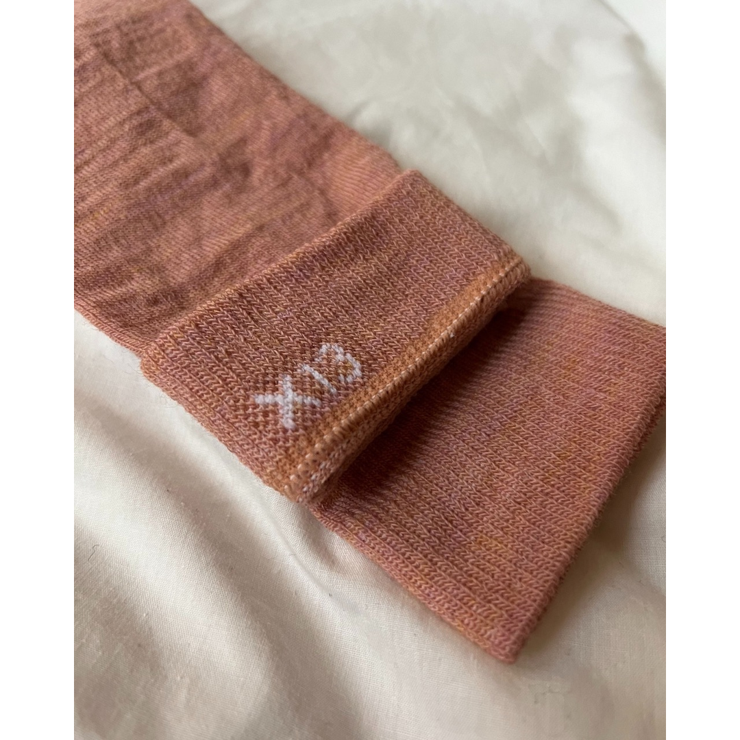 Peachy roze kniekousen van Tencel™-mix, opgevouwen, geribde stof en boord.