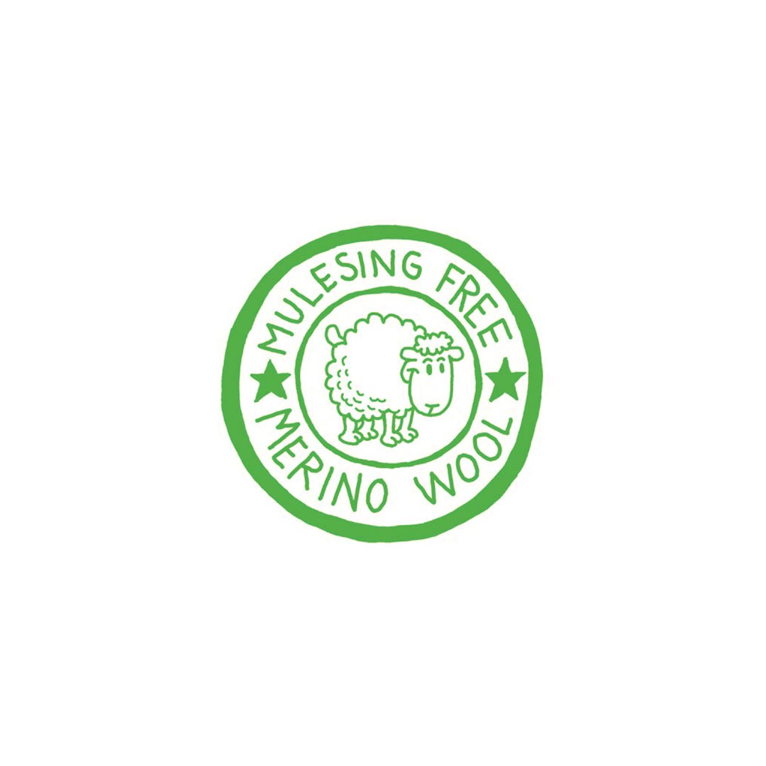Groen keurmerkstempel met tekst „MULESING FREE” en „MERINO WOOL”