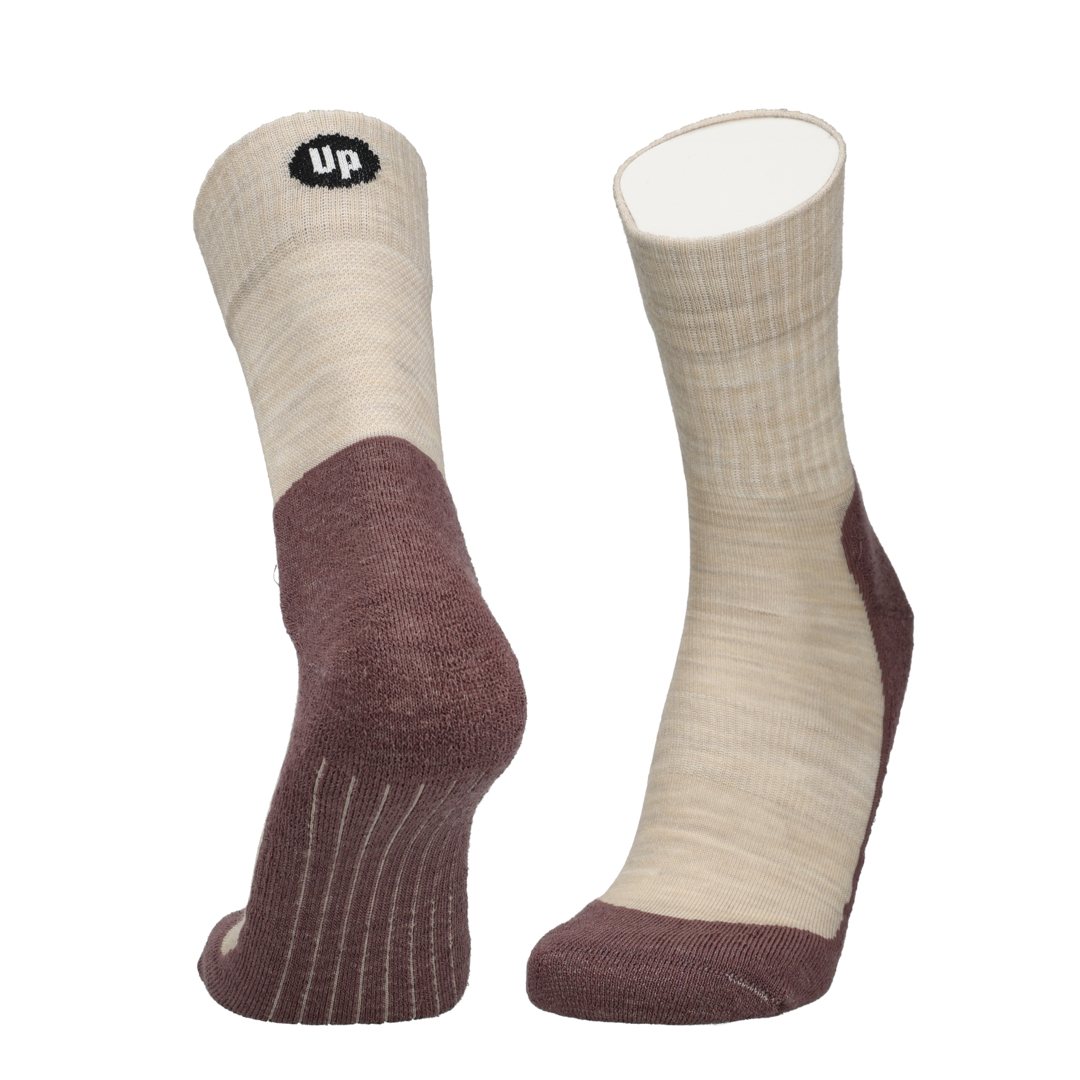 Wandelsokken beige met bordeauxrode zool en teen, label bovenop