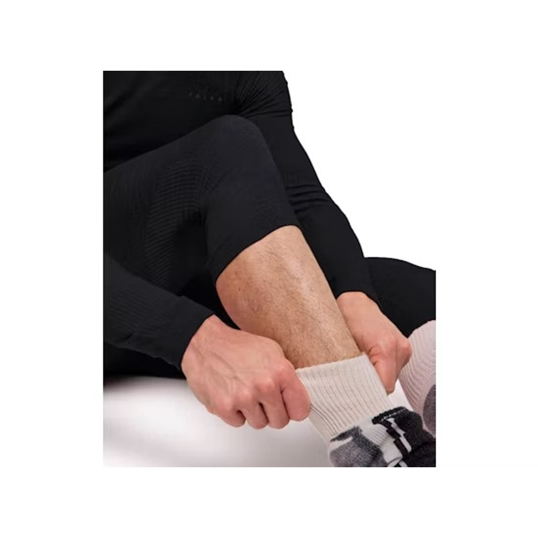 Merinowol thermolegging 3/4 voor heren, detail van pasvorm rond enkel en knie-inzet.